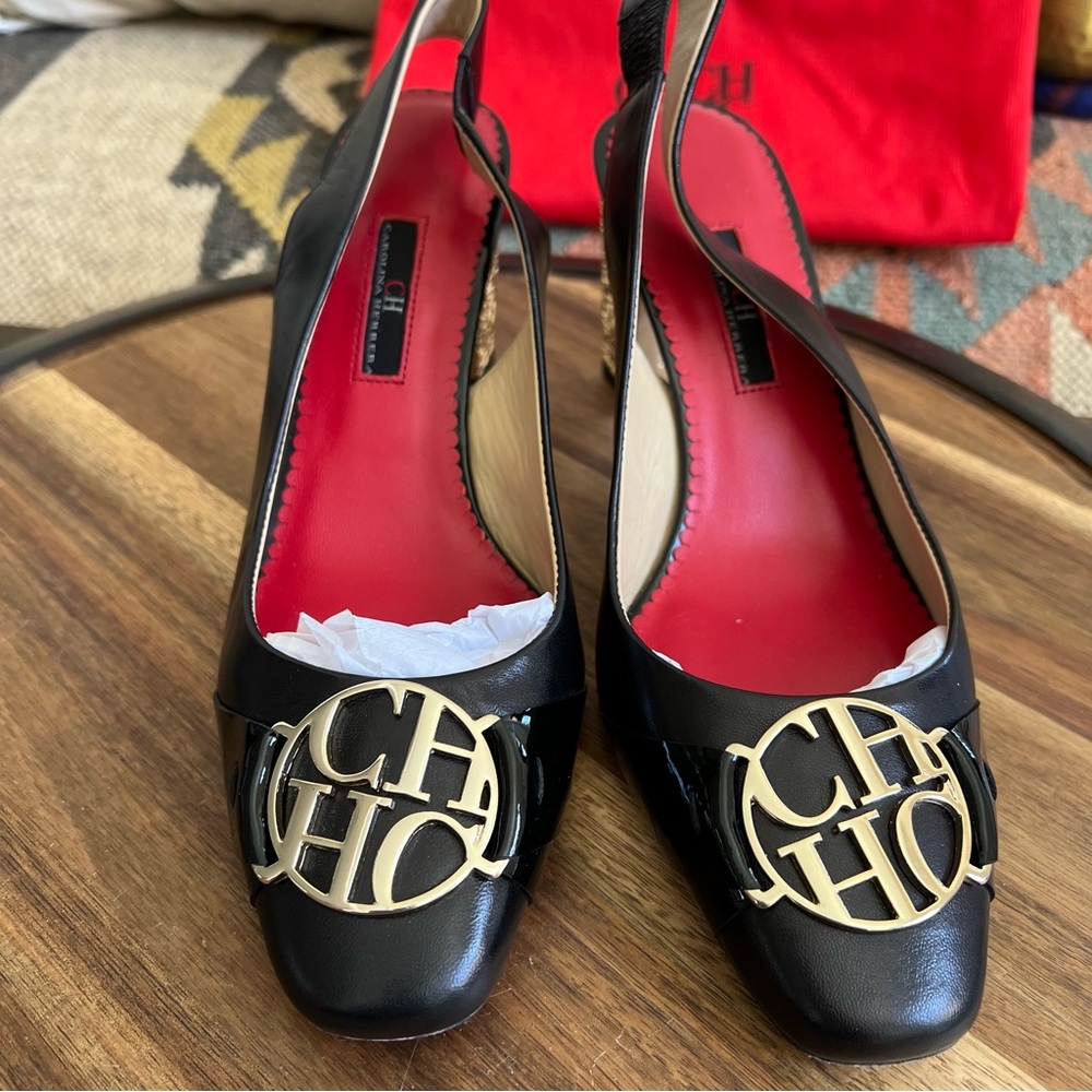 Carolina Herrera Black and Gold Heels - Picture 5 of 17